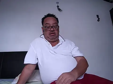 Snapshot of djtomxxx2777 chatting on 06-20-26, 03:28 djtomxxx2777 online show from 06-20-26, 03:28