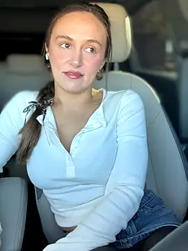 lunagirl13 online show from 10-31-25, 04:58