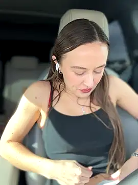 lunagirl13 online show from 12-17-25, 07:30