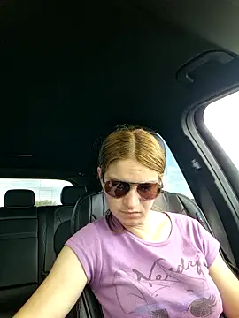 Snapshot of Geile-Luna chatting on 04-17-26, 01:47 Geile-Luna online show from 04-17-26, 01:47