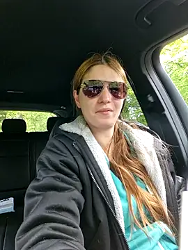 Snapshot of Geile-Luna chatting on 05-17-26, 02:28 Geile-Luna online show from 05-17-26, 02:28