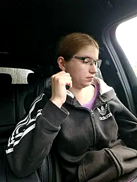 Snapshot of Geile-Luna chatting on 04-19-26, 04:41 Geile-Luna online show from 04-19-26, 04:41