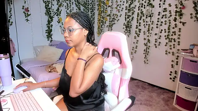 Snapshot of violeta_milleer chatting on 06-05-26, 04:35 violeta milleer online show from 06-05-26, 04:35