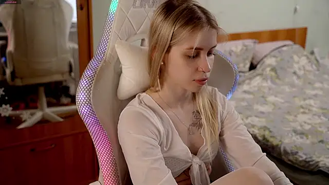 ho1yho1e online show from 02-19-26, 06:16