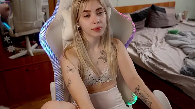 ho1yho1e online show from 02-13-26, 06:52