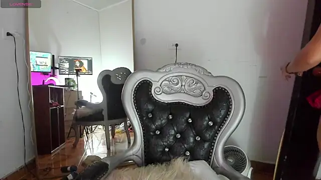 Snapshot of Hela_wet chatting on 05-26-26, 10:30 Hela wet online show from 05-26-26, 10:30