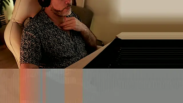 Sanders White online show from 12-22-24, 10:04