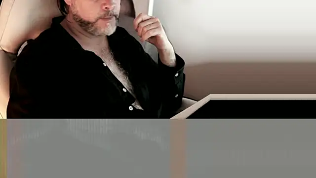 Sanders White online show from 12-31-24, 01:47