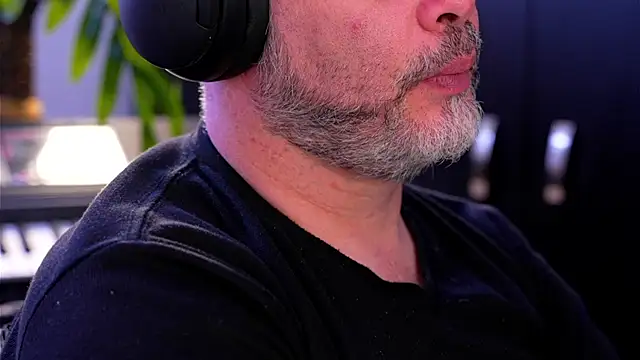 Sanders White online show from 09-26-25, 04:08