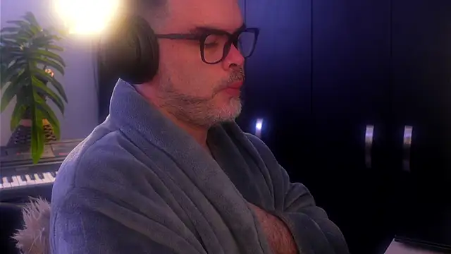 Sanders White online show from 09-15-25, 01:44