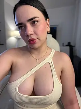 Snapshot of GeorginaJones chatting on 02-02-25, 12:09 GeorginaJones online show from 02-02-25, 12:09