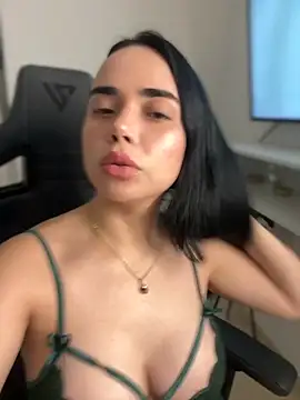 Snapshot of GeorginaJones chatting on 10-29-25, 01:26 GeorginaJones online show from 10-29-25, 01:26