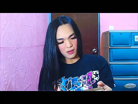 WONDERWOMAN2023 online show from 11-28-25, 12:55