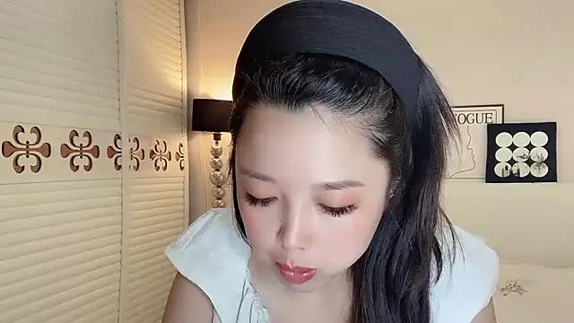 Snapshot of kk_lele chatting on 06-05-26, 04:50 kk lele online show from 06-05-26, 04:50