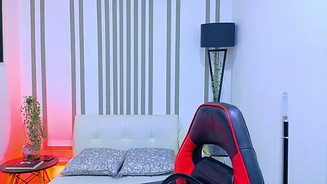 Britney taylor  online show from 11-04-25, 12:25