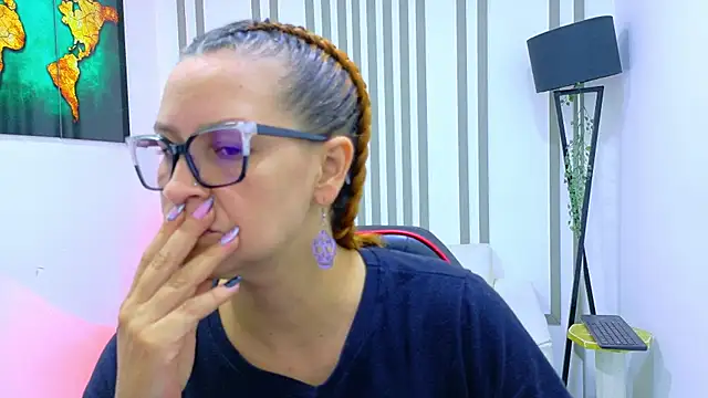 Britney taylor  online show from 11-21-25, 09:03