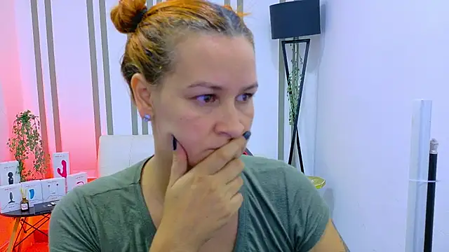 Britney taylor  online show from 11-07-25, 09:08