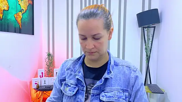 Britney taylor  online show from 12-15-25, 09:09