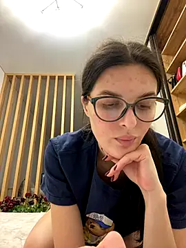 little belucci online show from 10-22-25, 03:33