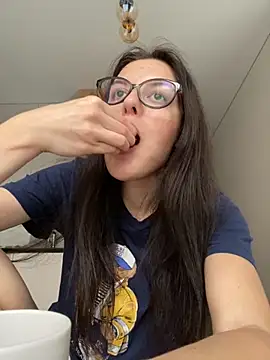 little belucci online show from 10-23-25, 02:16