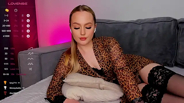 Snapshot of Elissluvv chatting on 02-09-25, 11:47 Elissluvv online show from 02-09-25, 11:47