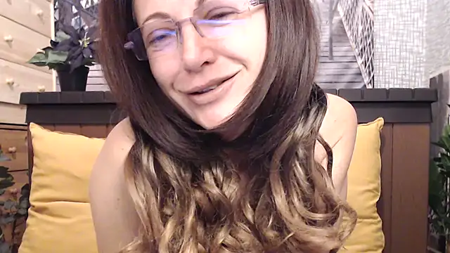 Snapshot of lilianleight chatting on 09-21-25, 08:36 lilianleight online show from 09-21-25, 08:36