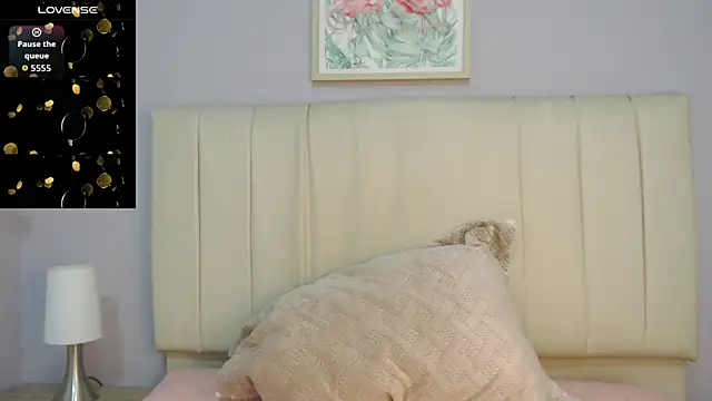Snapshot of amy_le01 chatting on 10-14-25, 01:23 amy le01 online show from 10-14-25, 01:23