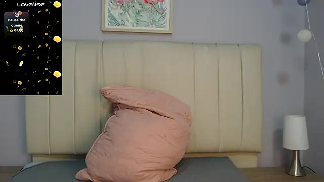Snapshot of amy_le01 chatting on 05-15-26, 02:48 amy le01 online show from 05-15-26, 02:48