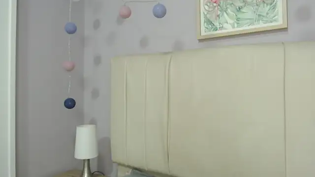 Snapshot of amy_le01 chatting on 03-13-25, 01:29 amy le01 online show from 03-13-25, 01:29