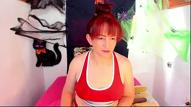 Snapshot of Hannaa32 chatting on 10-21-25, 07:02 Hannaa32 online show from 10-21-25, 07:02