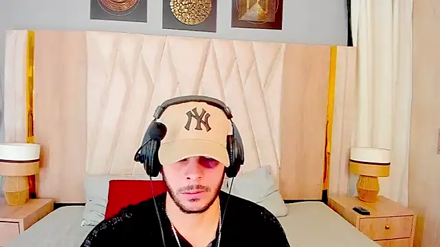 hottstuffx69 online show from 11-04-25, 02:59