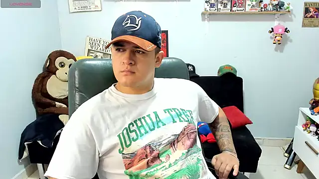 Snapshot of ney_22 chatting on 06-10-26, 01:23 ney 22 online show from 06-10-26, 01:23