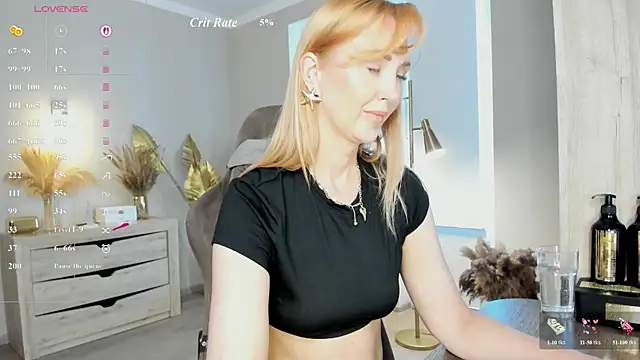Snapshot of HotyPlays chatting on 07-11-26, 11:54 HotyPlays online show from 07-11-26, 11:54