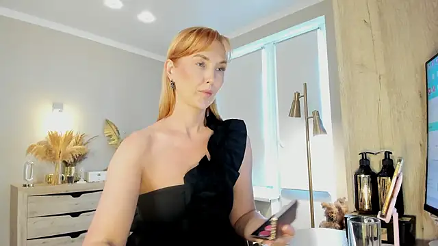Snapshot of HotyPlays chatting on 06-14-26, 01:23 HotyPlays online show from 06-14-26, 01:23