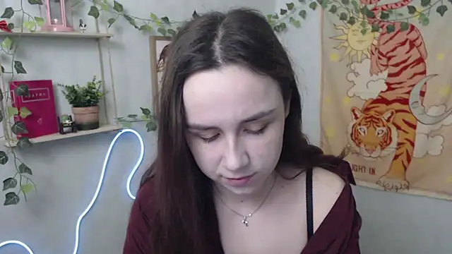 Snapshot of VeryVeryVeryShy_ chatting on 04-21-26, 05:36 VeryVeryVeryShy online show from 04-21-26, 05:36