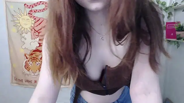 Snapshot of VeryVeryVeryShy_ chatting on 05-20-26, 05:37 VeryVeryVeryShy online show from 05-20-26, 05:37