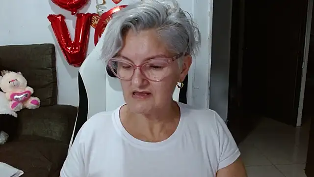 Snapshot of bety-cum2 chatting on 02-17-26, 11:24 bety-cum2 online show from 02-17-26, 11:24