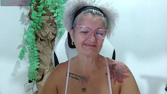Snapshot of bety-cum2 chatting on 04-22-26, 11:55 bety-cum2 online show from 04-22-26, 11:55