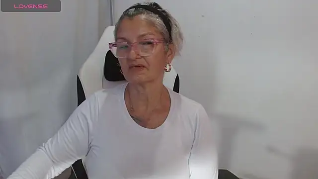 Snapshot of bety-cum2 chatting on 04-30-26, 09:38 bety-cum2 online show from 04-30-26, 09:38