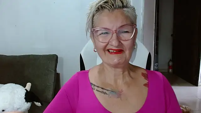 Snapshot of bety-cum2 chatting on 02-08-26, 02:59 bety-cum2 online show from 02-08-26, 02:59