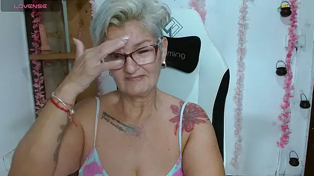 bety-cum2 online show from 07-22-26, 11:45