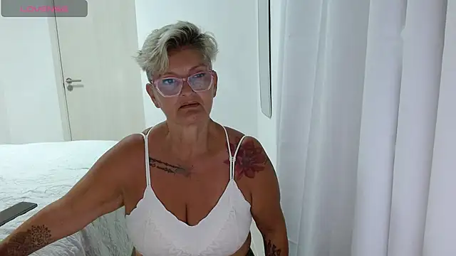 Snapshot of bety-cum2 chatting on 05-17-26, 05:02 bety-cum2 online show from 05-17-26, 05:02