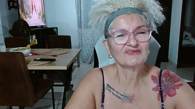 Snapshot of bety-cum2 chatting on 02-05-26, 09:49 bety-cum2 online show from 02-05-26, 09:49