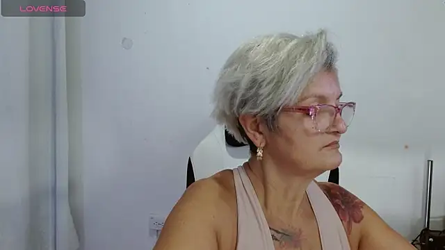 Snapshot of bety-cum2 chatting on 05-05-26, 11:41 bety-cum2 online show from 05-05-26, 11:41
