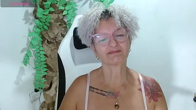 Snapshot of bety-cum2 chatting on 04-22-26, 10:55 bety-cum2 online show from 04-22-26, 10:55