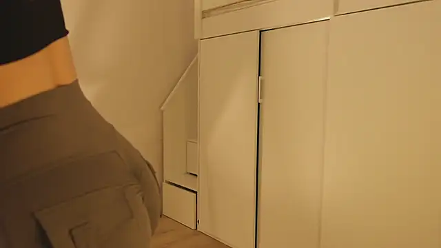 Snapshot of hee_jeen chatting on 12-15-24, 01:54 hee jeen online show from 12-15-24, 01:54