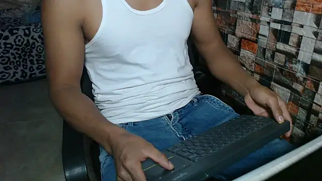 Snapshot of sexatlexx chatting on 10-11-25, 02:23 sexatlexx online show from 10-11-25, 02:23