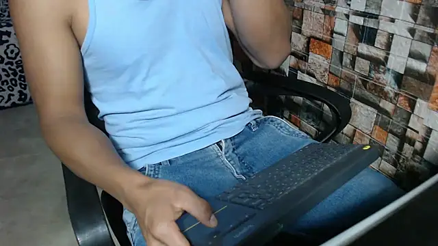 Snapshot of sexatlexx chatting on 10-18-25, 01:40 sexatlexx online show from 10-18-25, 01:40