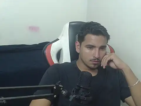 Snapshot of kylian_07 chatting on 07-17-26, 02:31 kylian 07 online show from 07-17-26, 02:31