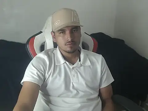 Snapshot of kylian_07 chatting on 07-22-26, 02:35 kylian 07 online show from 07-22-26, 02:35